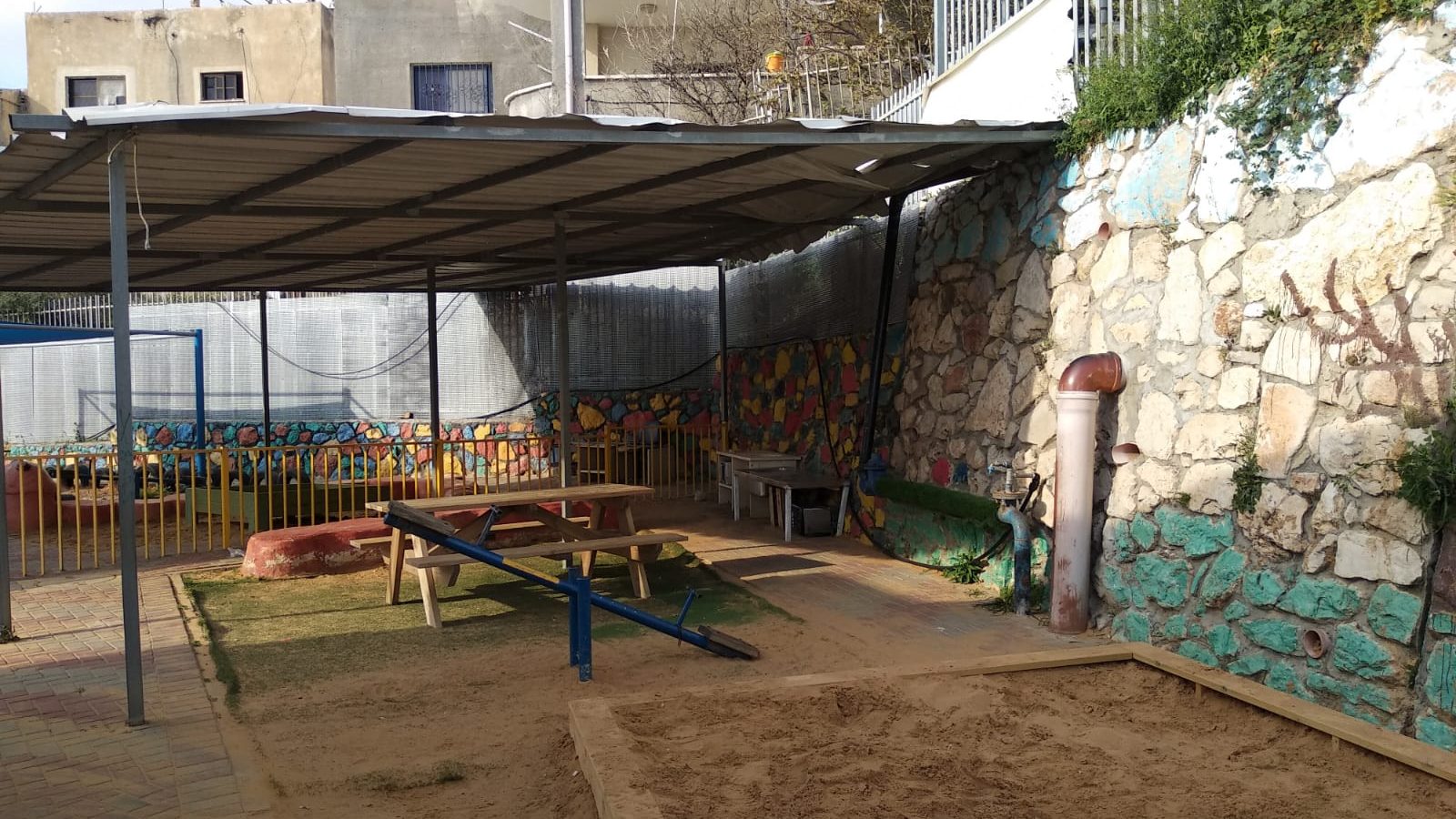 צילום: דוברות המשטרה המשטרה תפסה נשק שהוסלק בגן ילדים בג'אסר א זרקא
