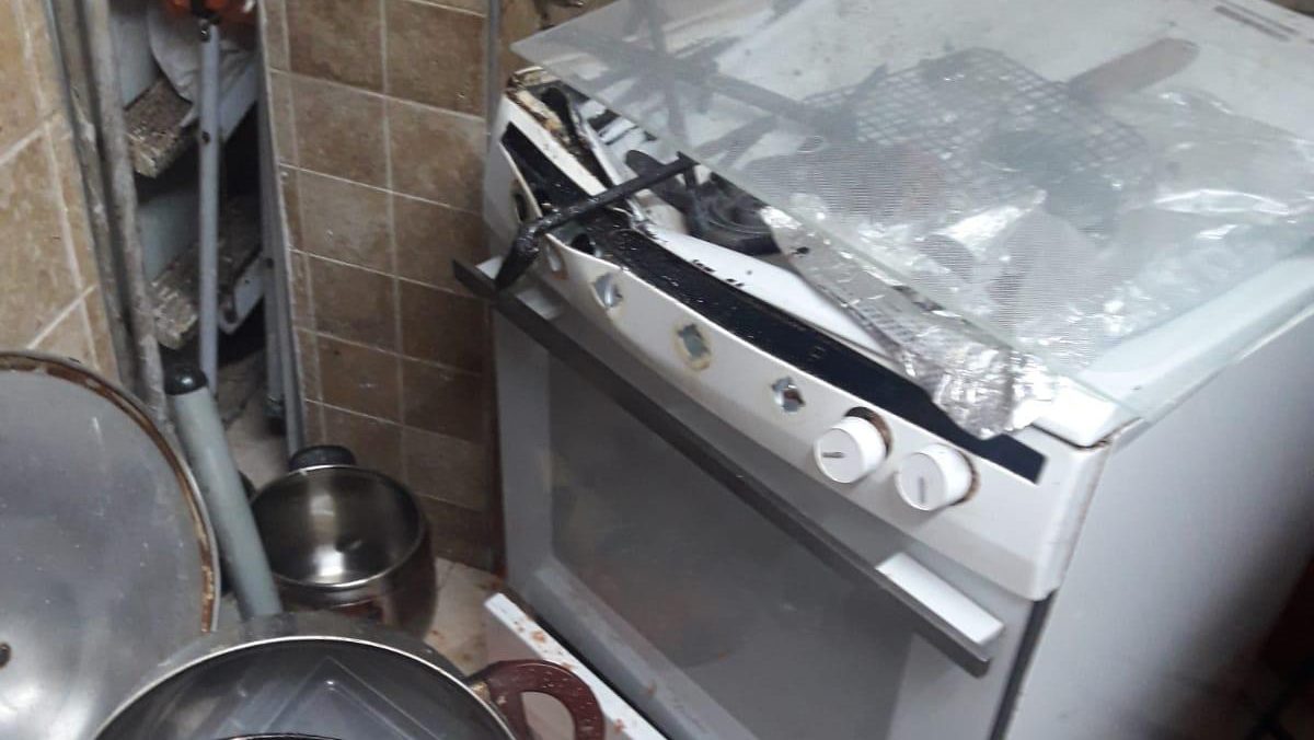 צילום: דוברות כבאות והצלה לישראל נגב מזרחי פיצוץ גז אירע בדירה בדימונה – לוחמי האש חילצו שלושה פצועים