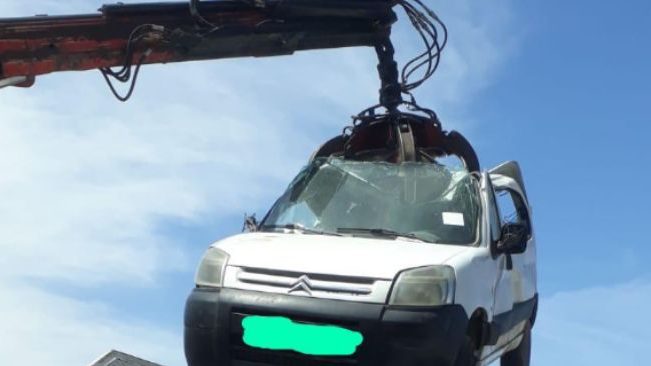 צילום: חנית זזון עיריית ירושלים מפנה מקומות חנייה: למעלה מ-330 גרוטאות וכלי רכב נטושים פונו