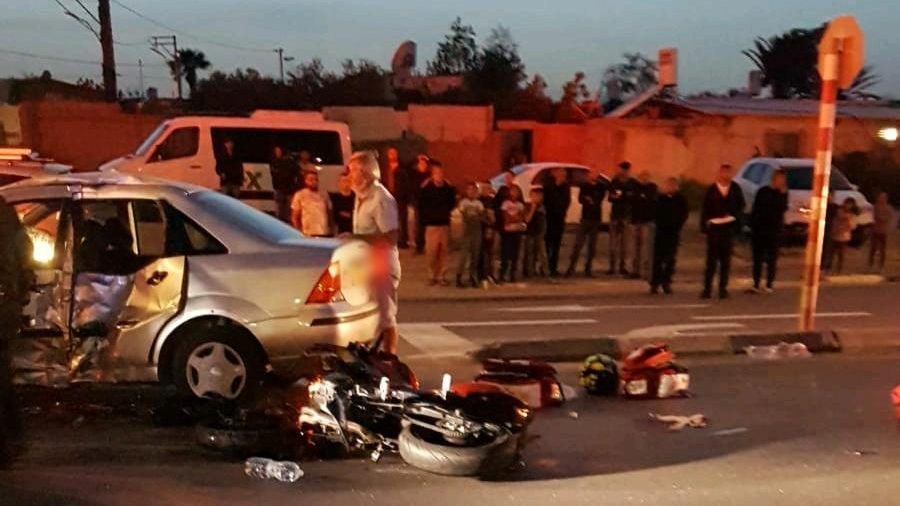 צילום: תיעוד מבצעי מד אופנוע ועליו 2 רוכבים נפגע מרכב בלוד – מצבם קשה ובינוני