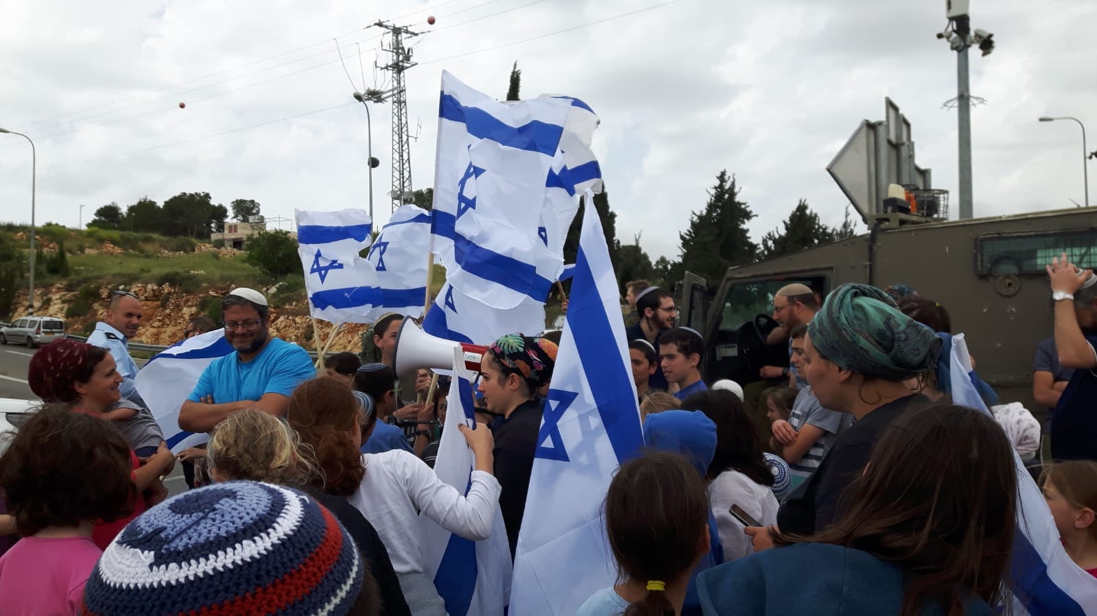 דורשים בטחון בכבישים: אזרחים הפגינו בצומת כרמי צור