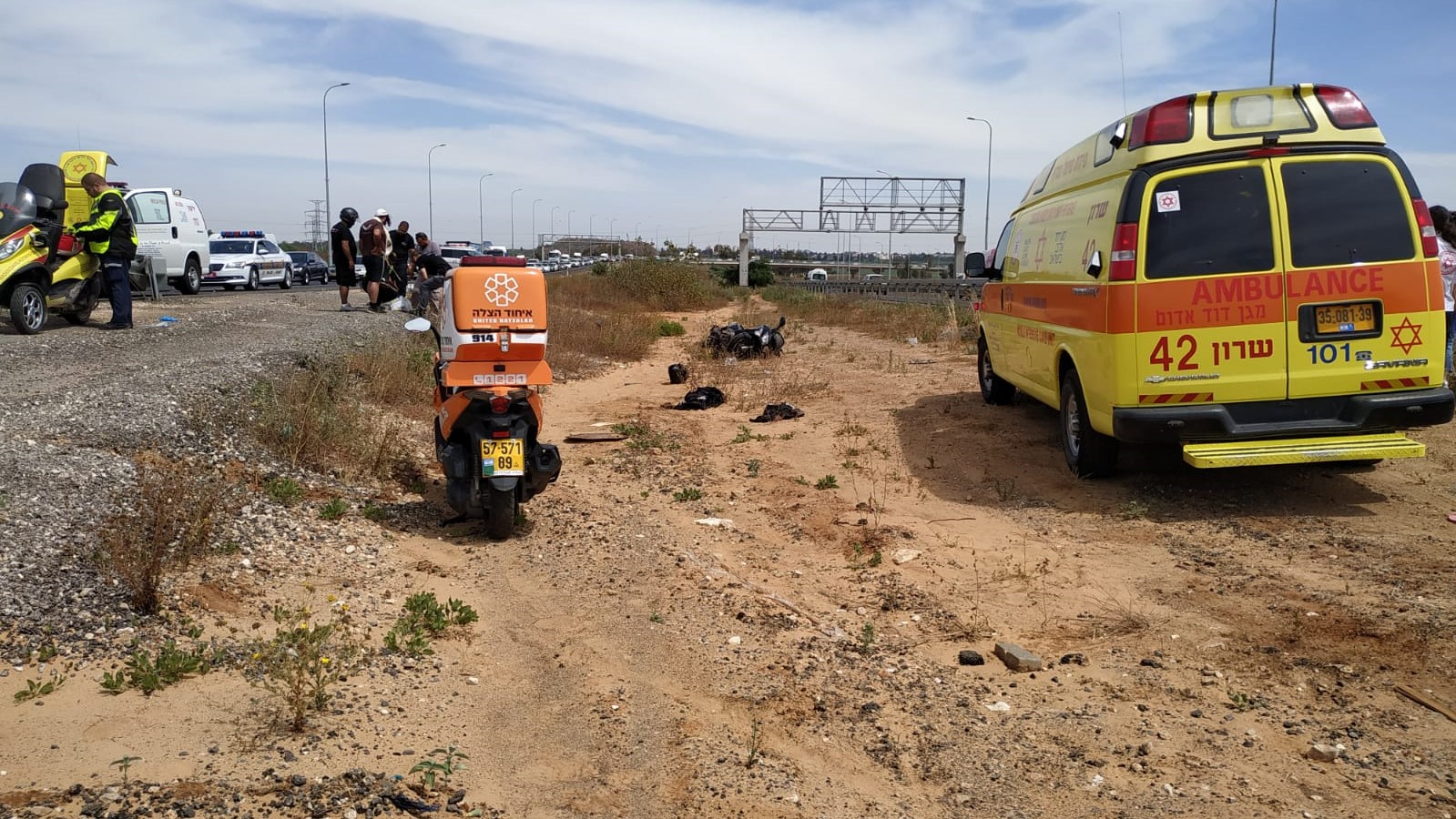 צילום: דוברות מד''א רוכב קטנוע נפצע קשה בתאונה בכביש 20