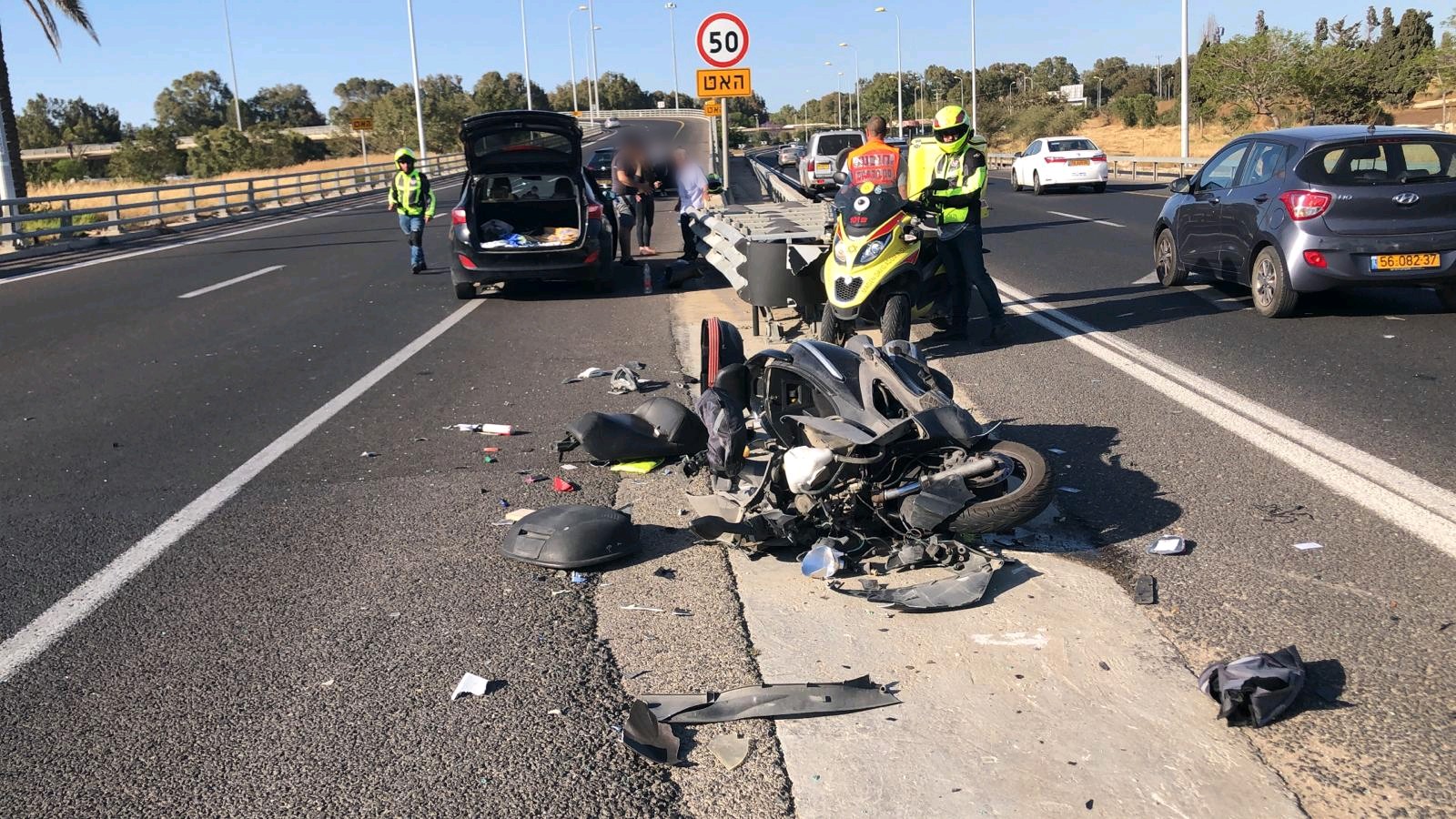 צילום: תיעוד מבצעי מד רוכב אופנוע נפצע קשה בתאונה במחלף גלילות
