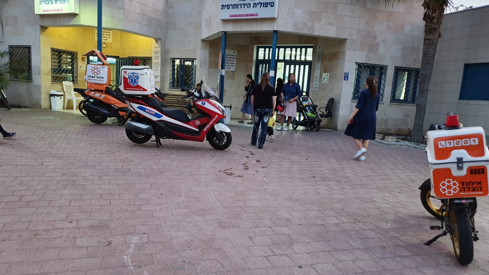 צילום: דוברות איחוד הצלה בן 18 החל לפרכס ולטבוע בבריכה – החובש המתנדב הציל את חייו