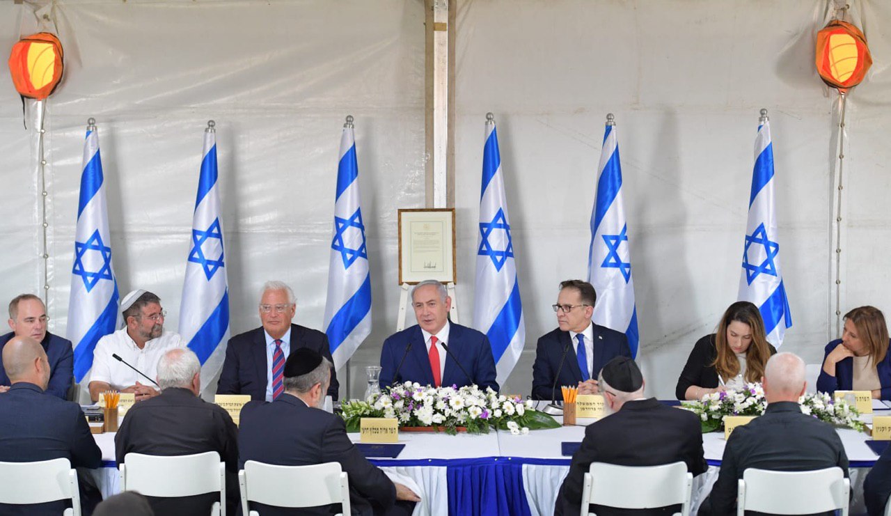 צילום: קובי גדעון, לע בישיבת ממשלה חגיגית שנערכה בגולן: נחשף שלט היישוב החדש "רמת טראמפ"