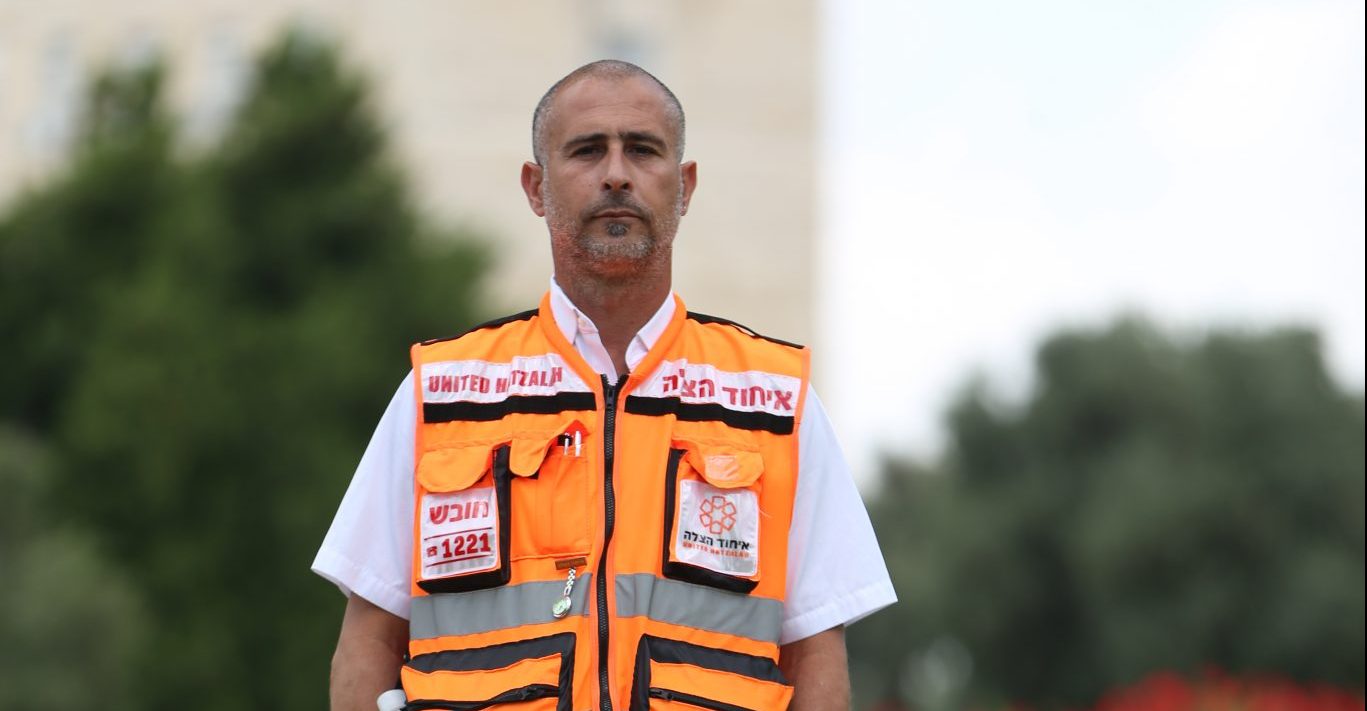 צילום: אבי נועם למרות שרגלו נקטעה, אליהו אלמוזנינו ממשיך לרוץ ולהציל חיים
