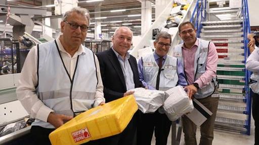 צילום: ששון תירם שר התקשורת דודי אמסלם ביקר בדואר ישראל: ״מברך על השינוי הרב שביצעה החברה לתועלת הציבור״