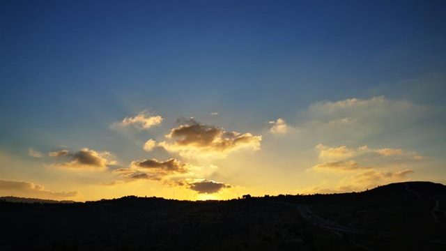 צילום: אלון כץ ערב טוב ישראל עם השקיעה שתועדה משכונת הר חומה בירושלים בירתנו הנצחית