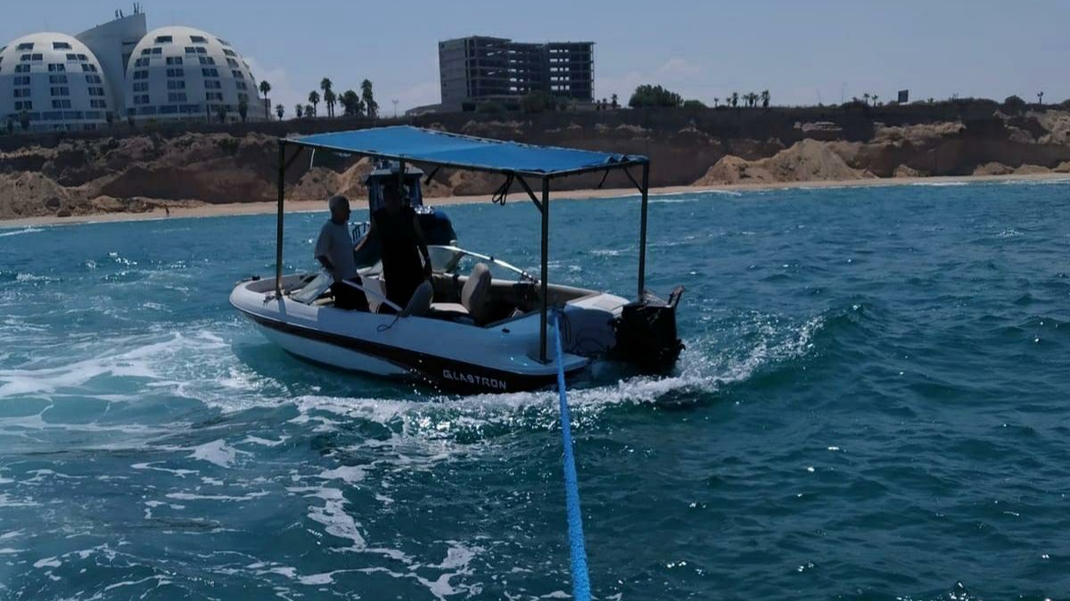 צילום: דוברות משטרת ישראל פצוע קשה משריפה בכלי שיט סמוך לחוף הים באשקלון