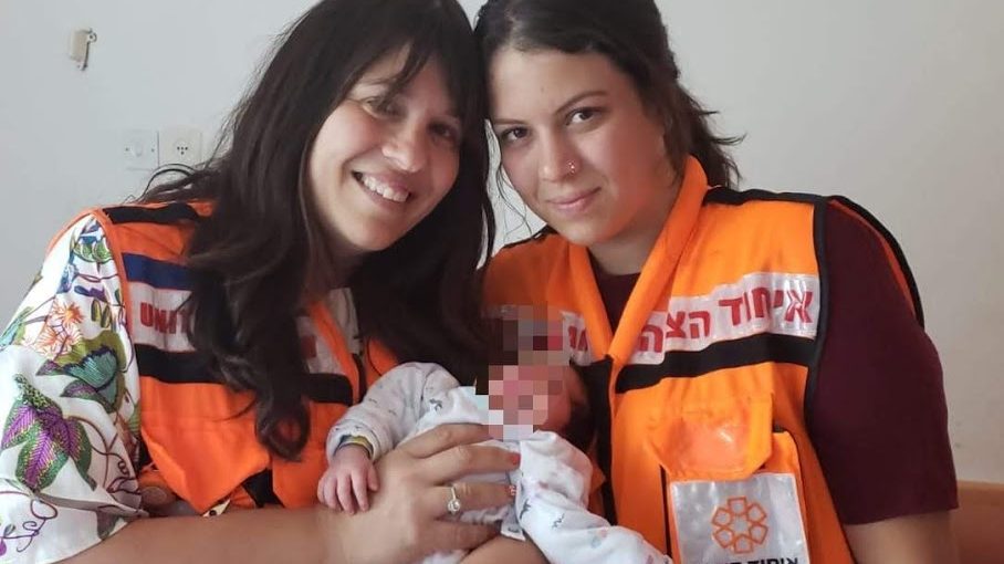 צילום: איחוד הצלה באמצע הנגב קיבלנו פתאום קריאה שיש אישה שכורעת ללדת