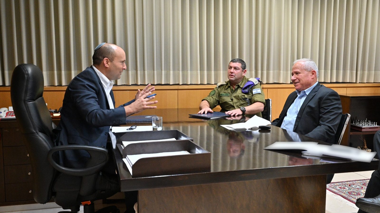 צילום: אריאל חרמוני, משרד הביטחון שר הביטחון בנט נפגש לפגישת עבודה ראשונה עם סגן השר דיכטר