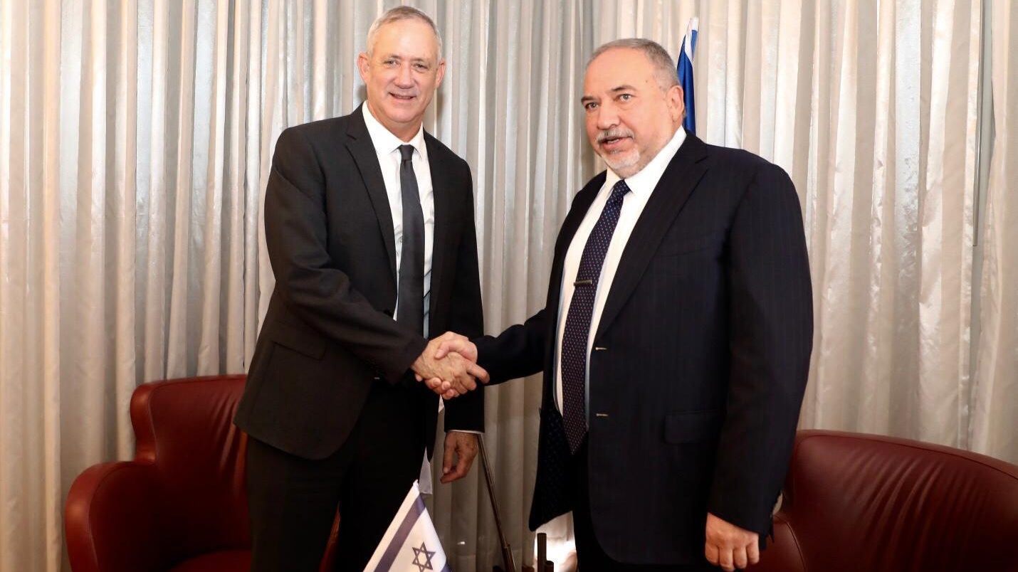 צילום: אלעד מלכה החלה פגישת ליברמן וגנץ. ליברמן:
