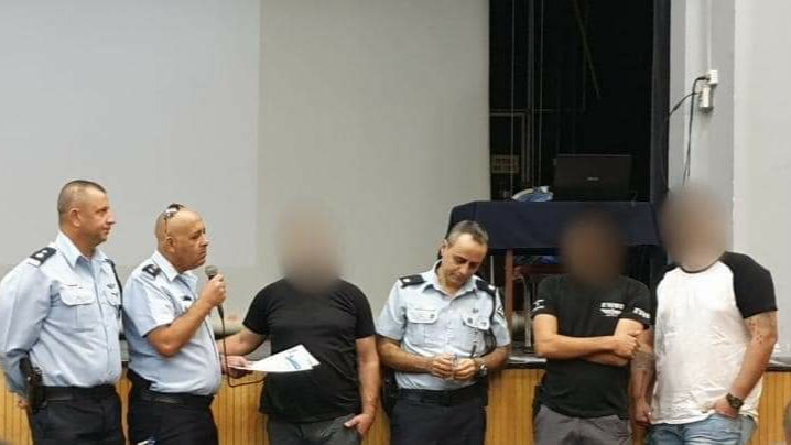צילום: יחידת הג'יפים זבולון תעודת הוקרה מיוחדת הוענקה ליחידת הג'יפים המשטרתית בתחנת זבולון