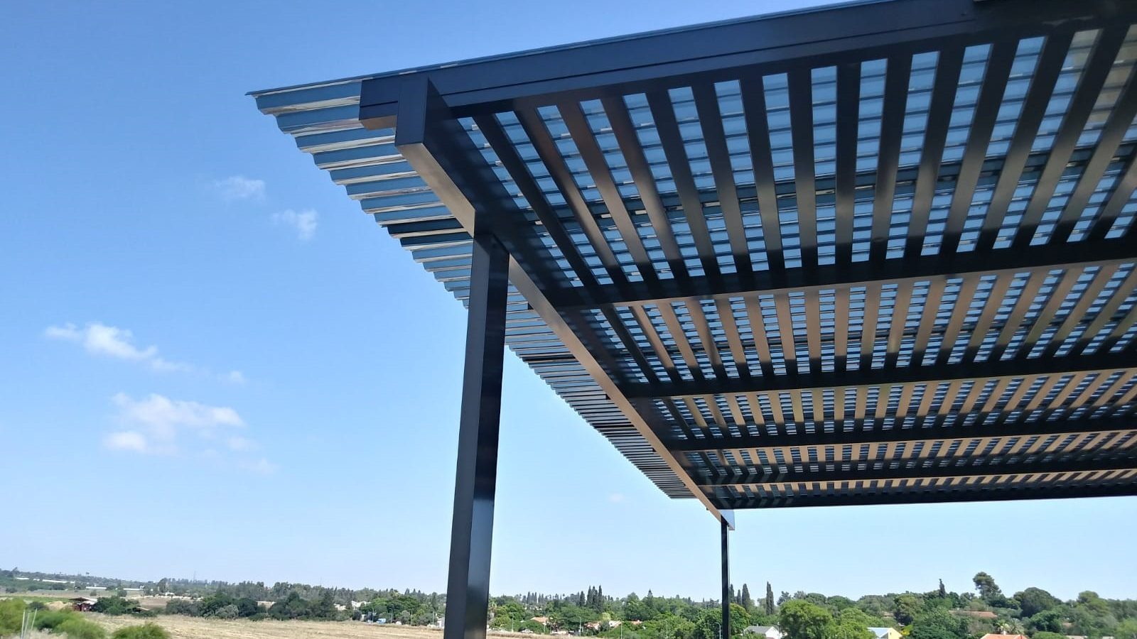צילום: עבודות-עץ פרגולה אלומיניום