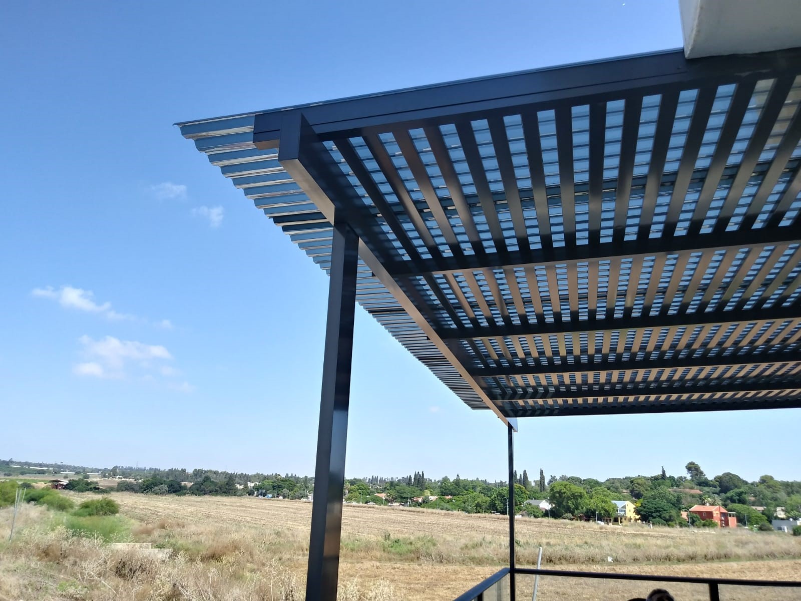 צילום: https://www.עבודות-עץ.co.il פרגולה אלומיניום