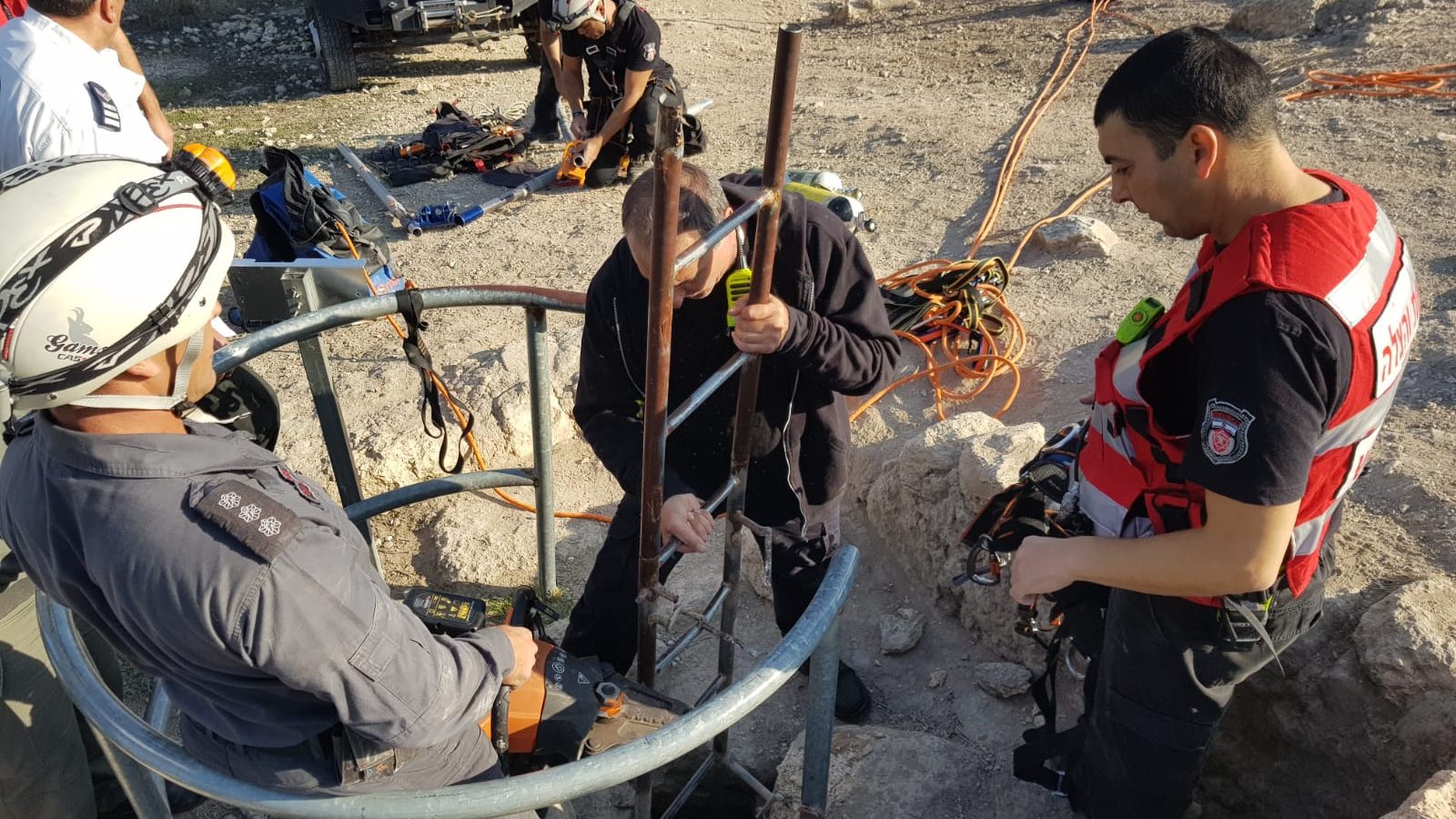 צילום: דוברות כב מטיילת חולצה ע