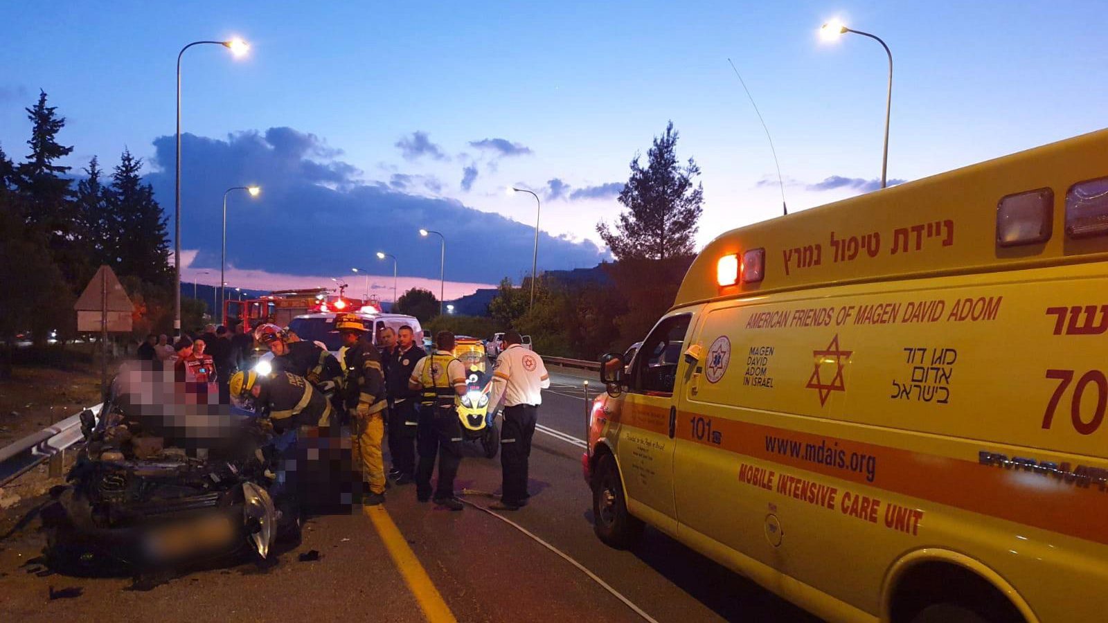 צילום: תיעוד מבצעי מד נהג רכב בן 30 נהרג בתאונה עם משאית סמוך לכרמיאל