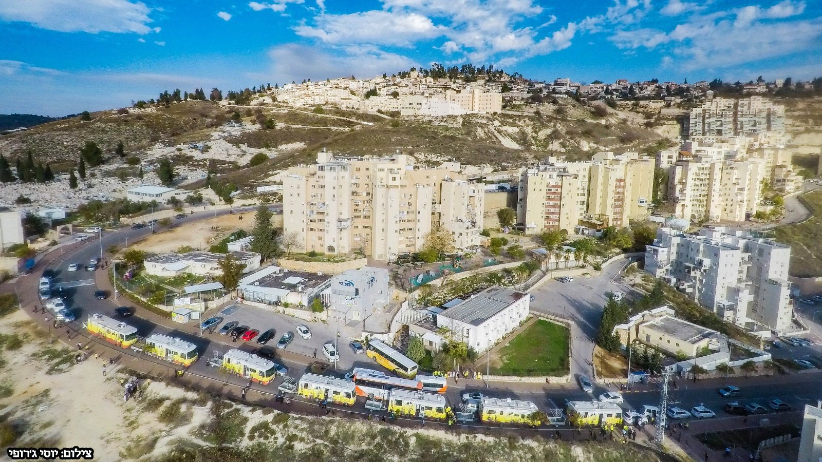צילום: יוסי ג׳רופי מפיצי האור: שיירת ניידות חב