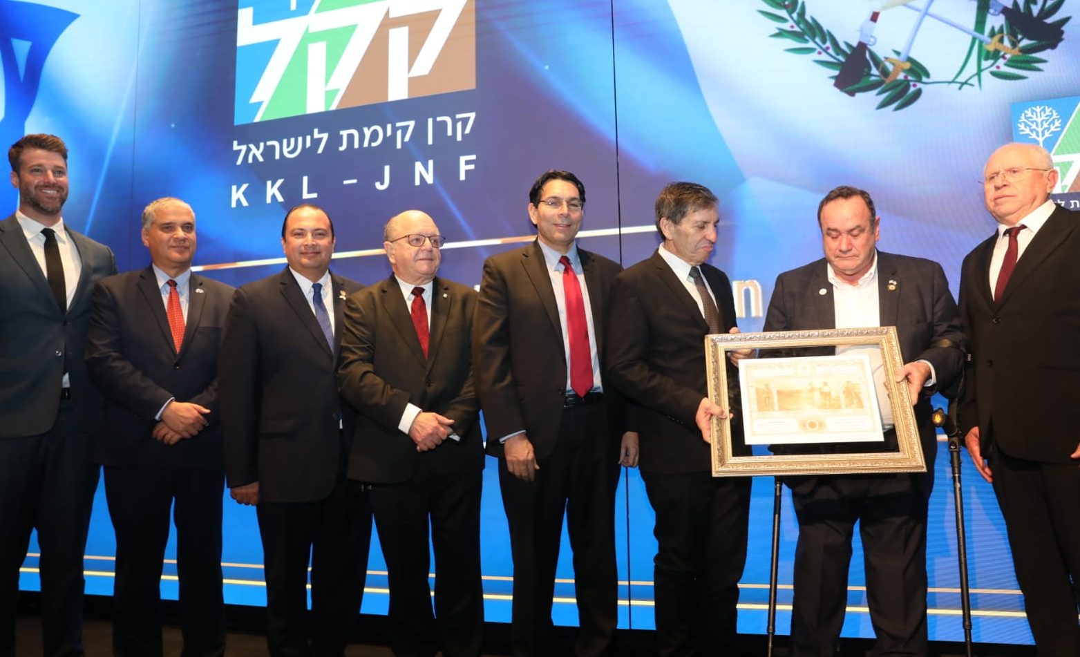 צילום: יוסי זמיר מוזיאון ידידי ישראל וארגון קק"ל העולמי העניקו לנשיא גואטמלה אות הוקרה והערכה בשמם מדינת ישראל