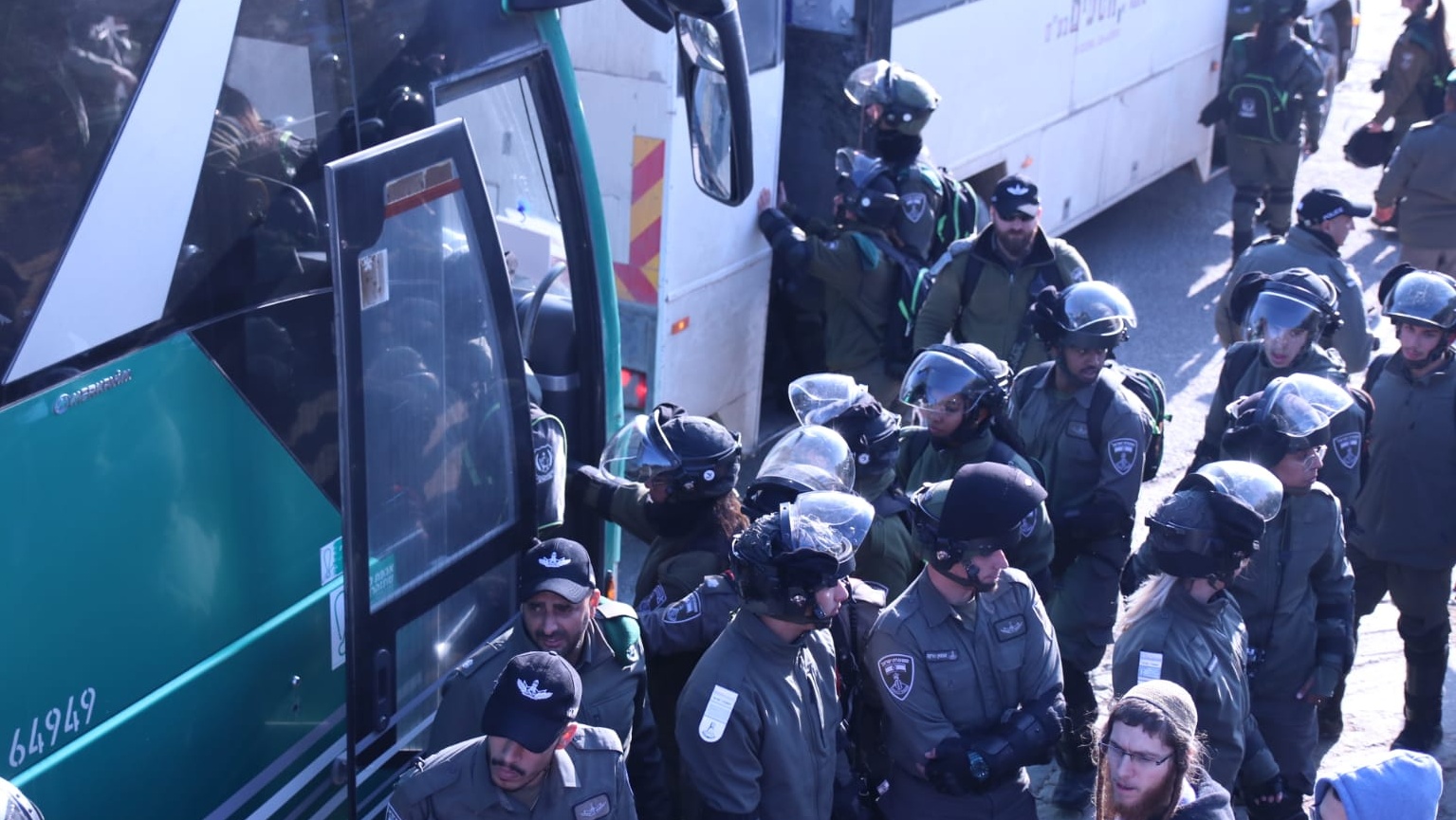 צילום: אלעזר ריגר הפינוי ביצהר, שכונת קומי אורי: שני עצורים ומעוכבים נוספים