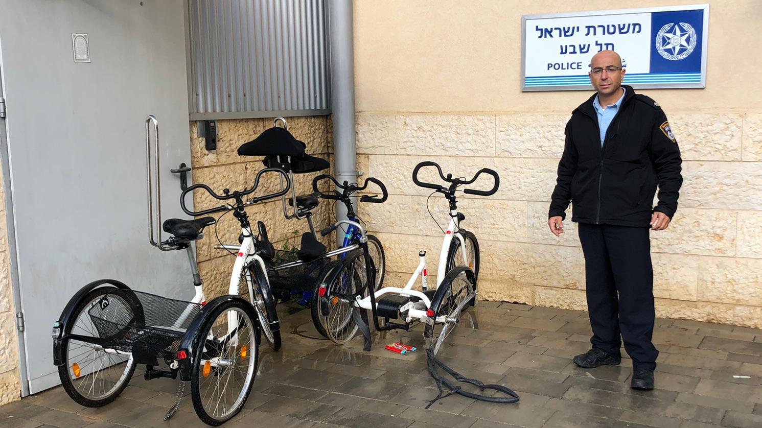 צילום: דוברות המשטרה תל שבע: בן 16 נעצר בגין גניבת אופניים לבעלי מוגבלויות