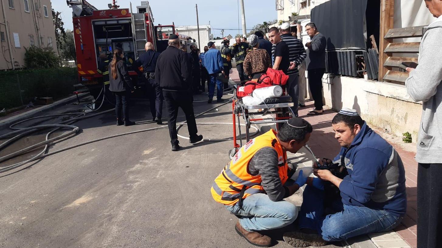 צילום: איחוד הצלה אשקלון: בת 60 נפצעה באורח קשה כתוצאה משריפה בדירתה