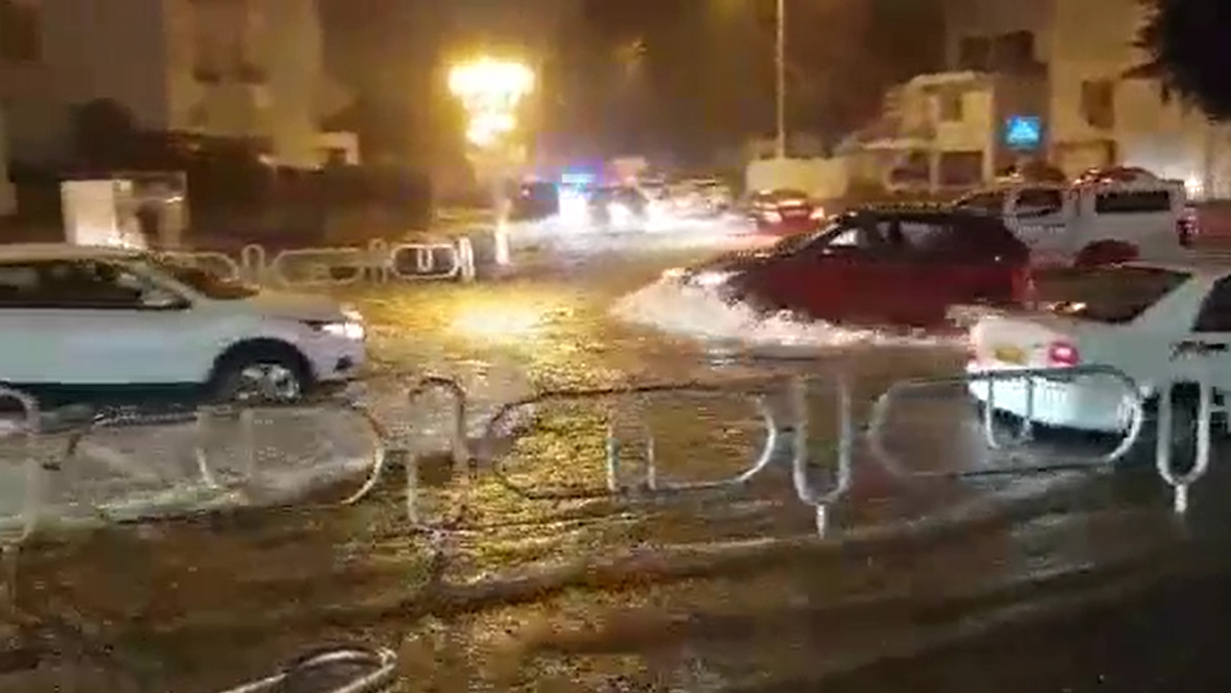 צילום: קווין אלפסי ההצפות בנהריה: המשטרה סגרה מספר כבישים בעיר