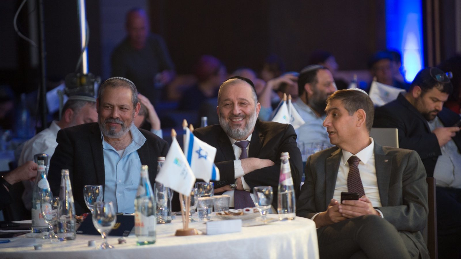 צילום: אריאל אוחנה אות "יקיר ההתיישבות ביהודה ושומרון" הוענק לשר הפנים אריה דרעי