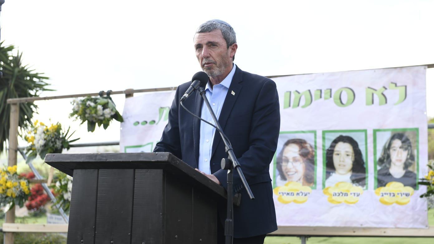 צילום: חורחה נובומינסקי השר פרץ בטקס נטיעות לזכר שבע התלמידות שנרצחו בנהריים:
