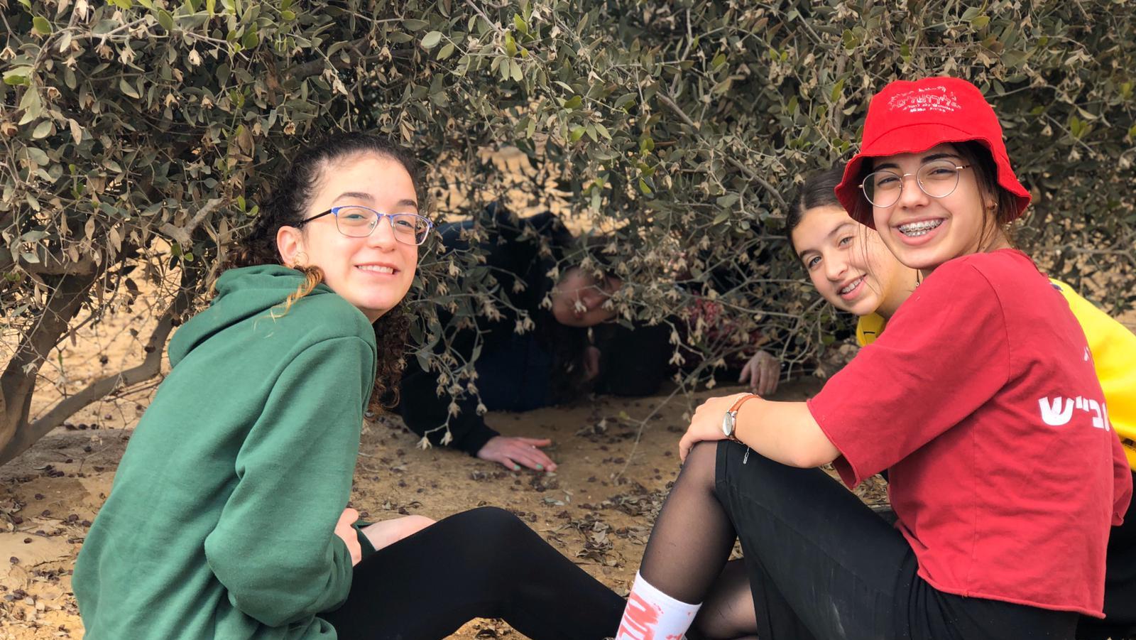 צילום: תנועת הנוער בעקבות החוסרים בחקלאות: חניכי תנועת הנוער