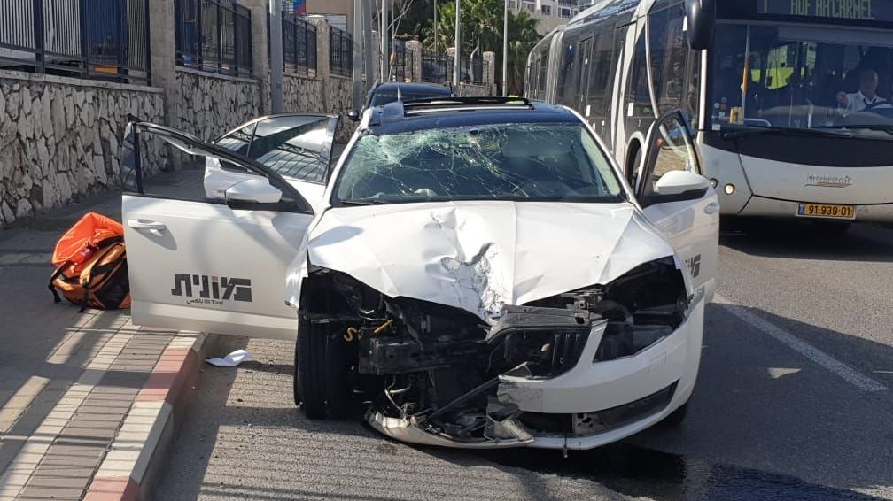 צילום: דוברות איחוד הצלה כרמל נהג מונית נפצע באורח בינוני-קשה בתאונה עצמית בחיפה