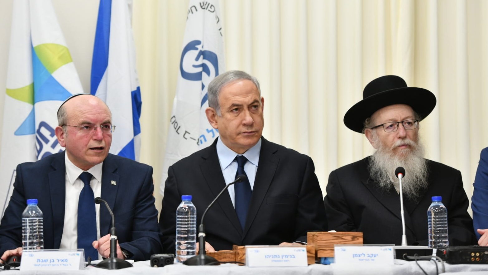 צילום: חיים צח, לע קורונה בישראל | השבים מאירופה ישהו בבידוד ולא יתאפשרו כנסים של למעלה מ-5000 איש. רה"מ נתניהו: "להימנע מלחיצות ידיים"