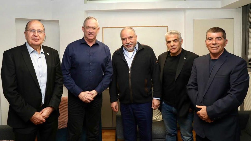 צילום: אלעד מלכה ליברמן נפגש עם ראשי כחול לבן: