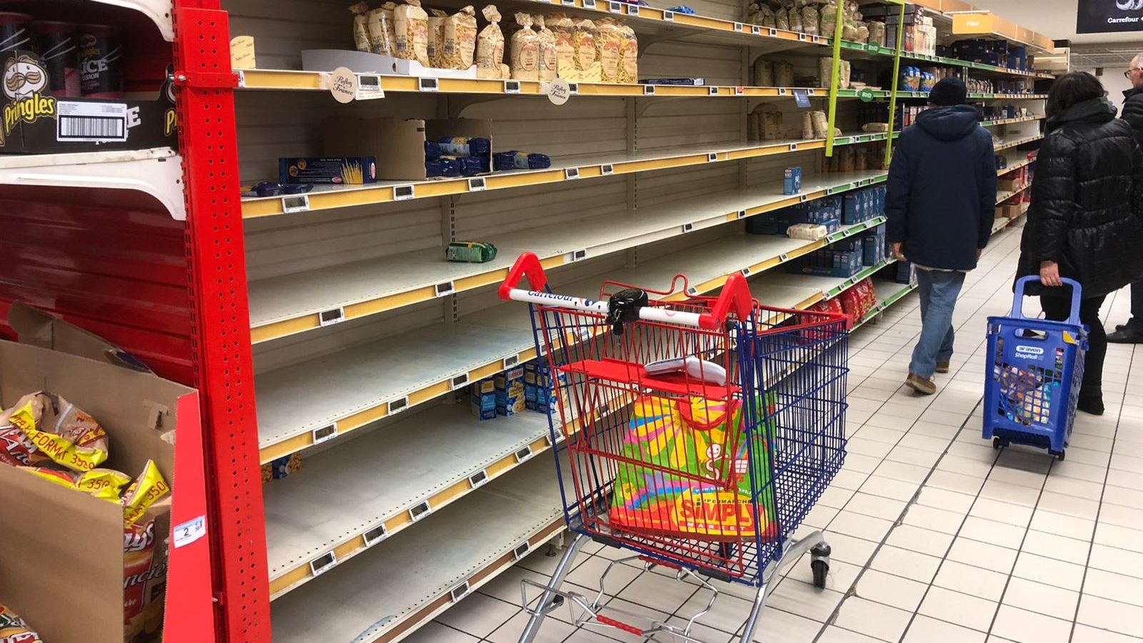 צילום: ידידה כהן, 0404 בהלת הקורונה | כתב 0404 מדווח מצרפת – המדפים בסופר רוקנו