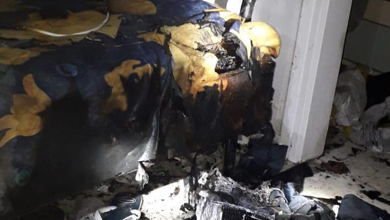 צילום: דוברות כב מפזר חום הצית מיטה וגרם לשריפת דירה בבית שמש – אין נפגעים
