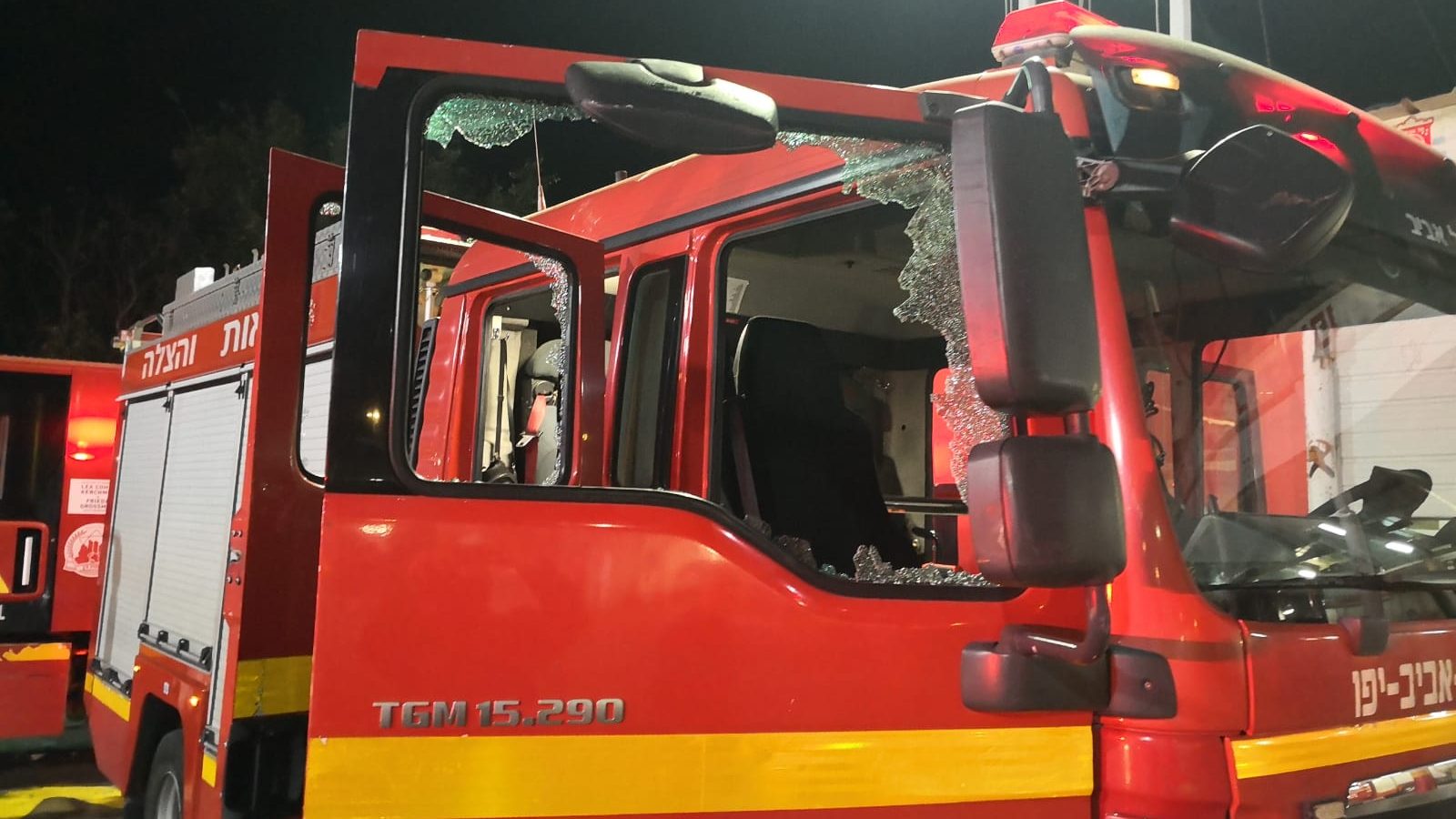 צילום: תיעוד מבצעי כב פשוט טירוף: שני לוחמי אש נפצעו מפגיעת אבנים שהשליכו ערבים ביפו