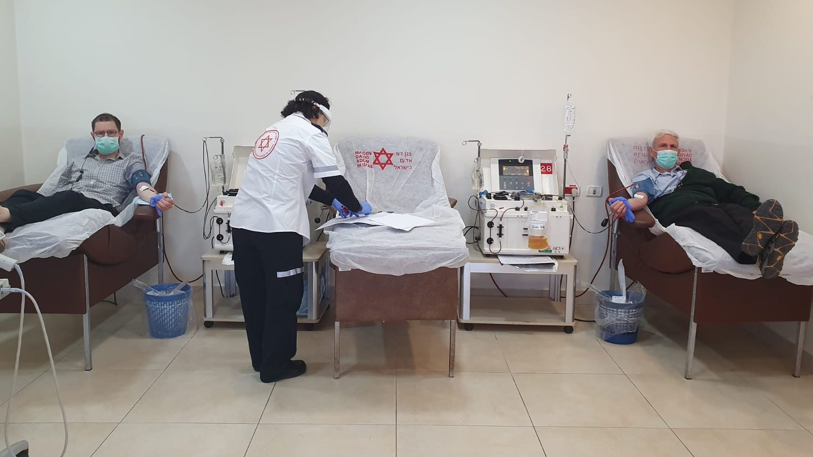 צילום: דוברות מד בזמן שהוא נאבק על חייו: הרב ישעיהו הבר ממשיך להציל חיים תוך העלאת המודעות לתרומות פלסמה