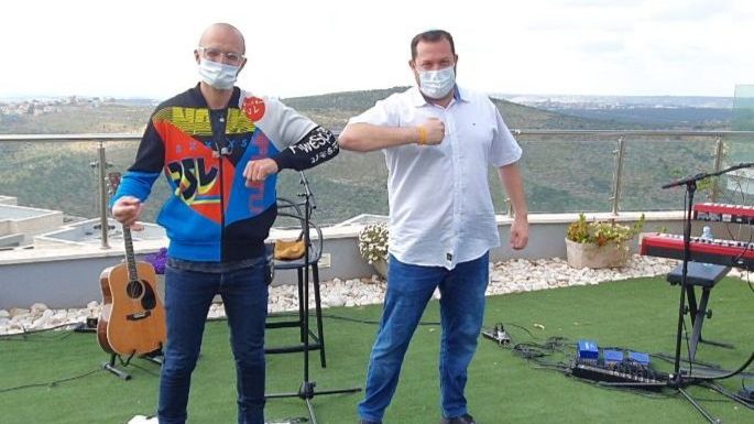 צילום: רועי חדי למעלה מ-2,000 צופים בהופעתו של אברהם טל במועצת שומרון. ראש המועצה: "חוגגים יחד, גם מרחוק"