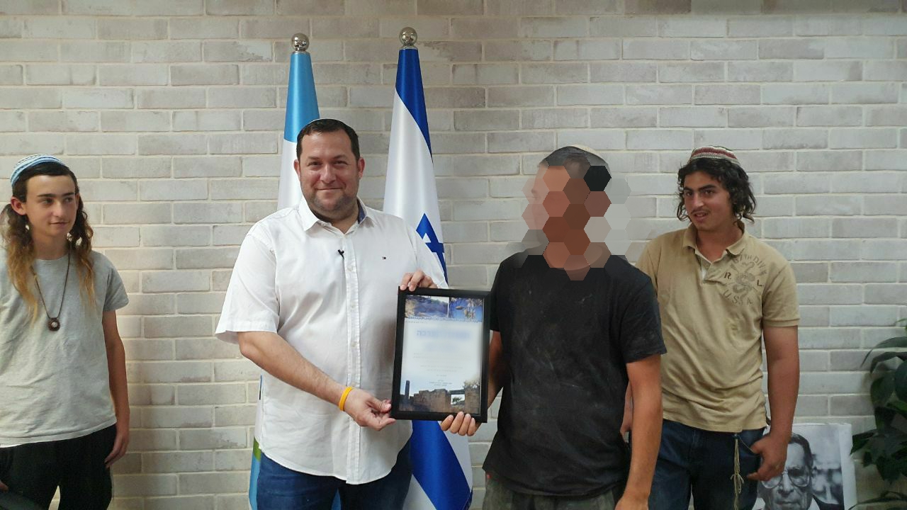 תעודת הוקרה הוענקה ליורה במחבל בשומרון. ראש המועצה: