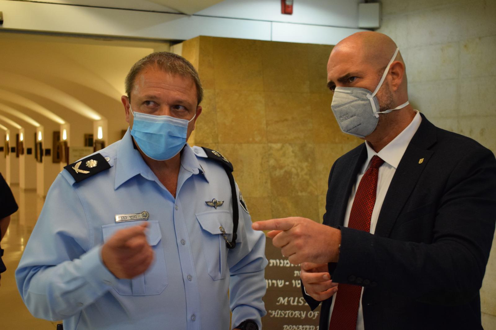 השר אוחנה החליט: תוארך בחצי שנה כהונת מ״מ המפכ״ל ומ״מ נציב שב״ס