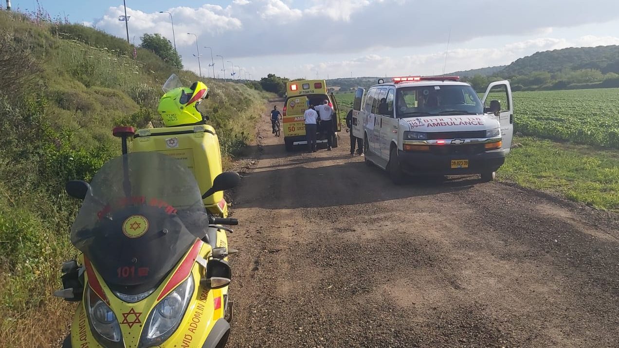 צילום: תיעוד מבצעי מד נקבע מותו של הצעיר שהתהפך עם טרקטורון סמוך לקיבוץ סוללים. המשטרה פתחה בחקירה