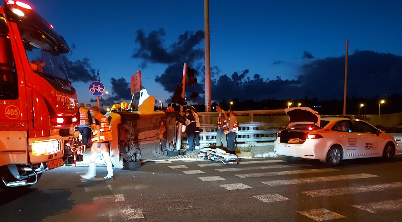 צילום: דוברות איחוד הצלה בת 70 נפצעה בינוני בתאונה סמוך לכפר שמריהו