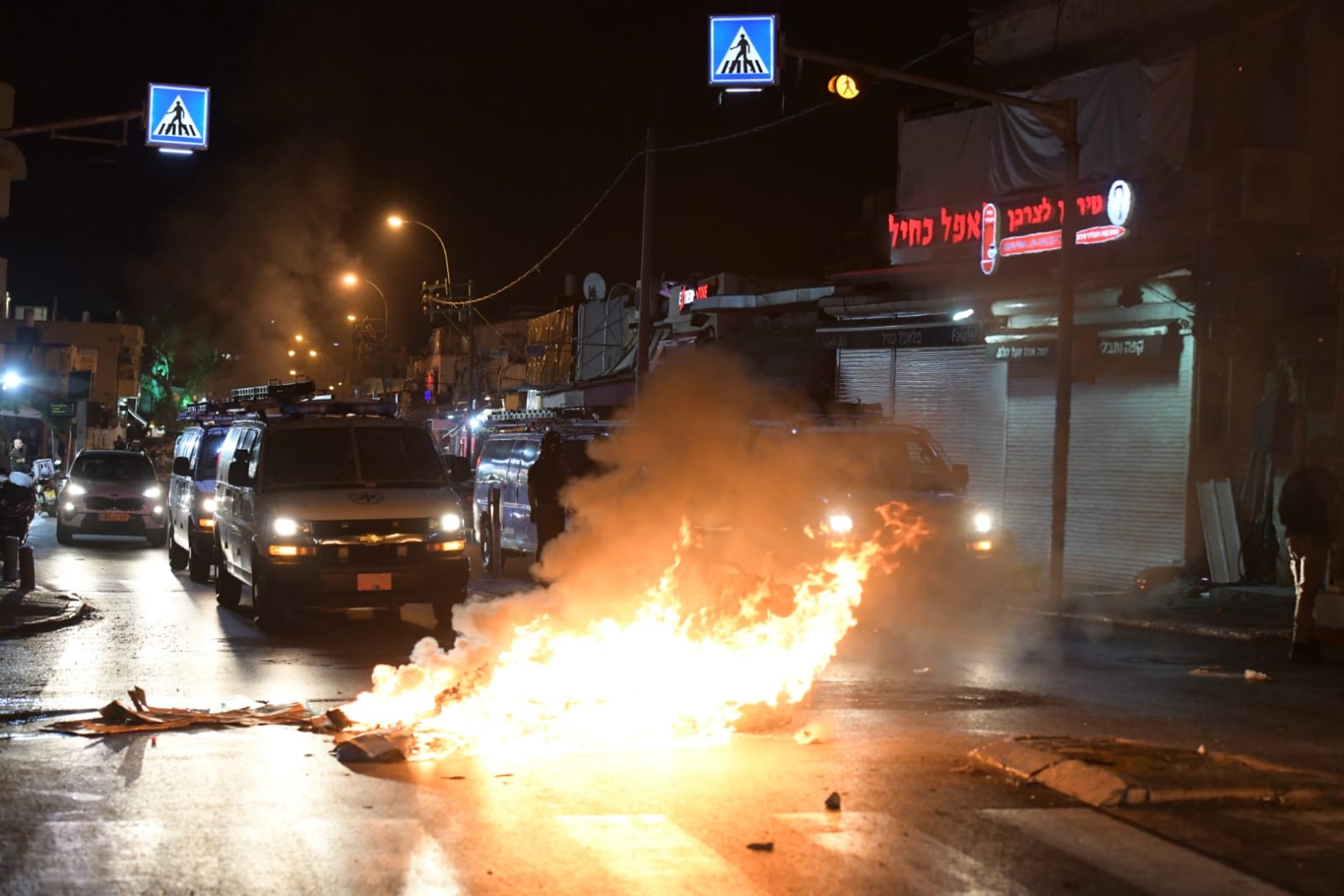 צילום: דוברות המשטרה ההפגנות האלימות ביפו: 4 ערבים נעצרו בחשד להצתת פח וזריקת אבנים לעבר שוטרים