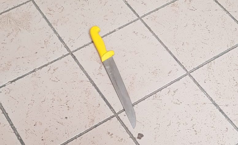 צילום: דוברות המשטרה מזעזע: צעיר מנתניה נעצר בחשד שדקר את שני אחיו בעודם ישנים
