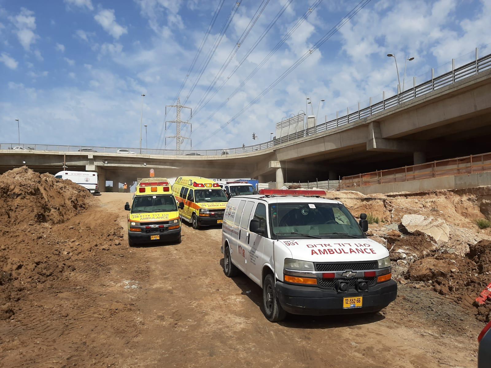 צילום: דוברות מד אדם נדקר באתר בנייה באשדוד – מצבו קשה