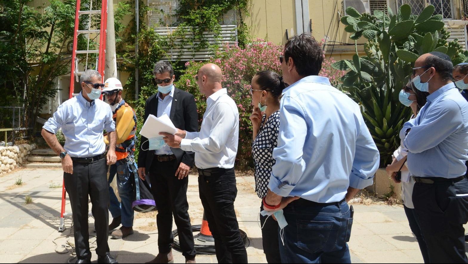 צילום: דודו גרינשפן שר התקשורת חנך את חיבור הסיב האופטי של חברת אנלימיטד בבאר שבע