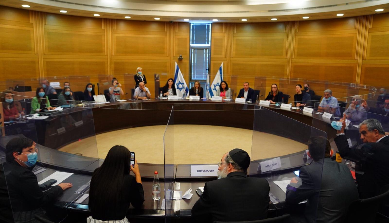 צילום: עדינה ולמן, דוברות הכנסת קבינט הקורונה אישר: מס' הנוסעים ברכב יוגבל, תצומצם נוכחות במקומות העבודה | כל הפרטים