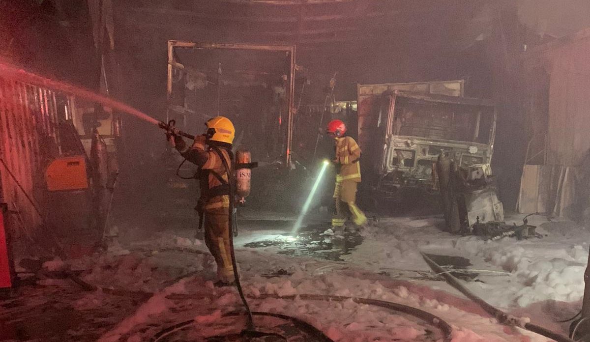 צילום: תחנת חיפה, כבאות והצלה לישראל בעירה עזה במפעל באזור תעשייה בקריית אתא, לא ידוע על נפגעים באירוע