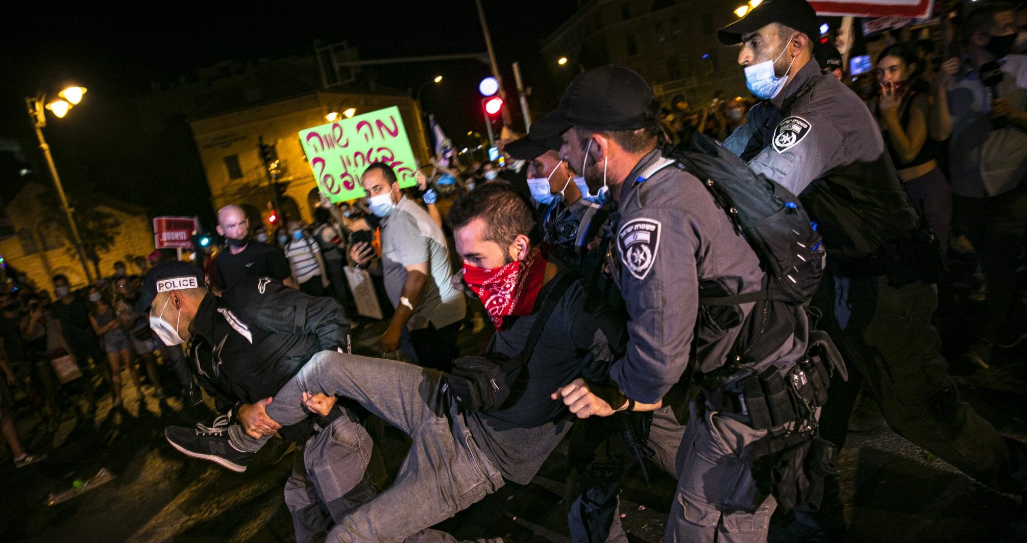 צילום: אוליבר פיטוסי, פלאש 90 55 פעילי שמאל נעצרו בהפגנה מול מעון רה