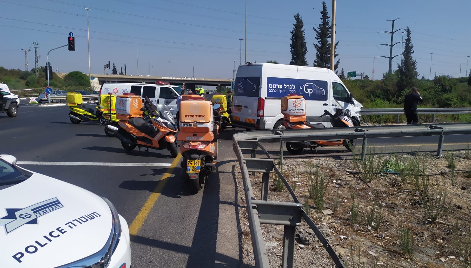 צילום: איחוד הצלה רוכב אופנוע נהרג בתאונה בסמוך לצומת הכניסה לאזור